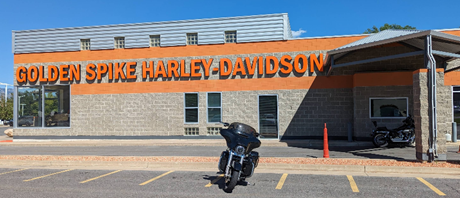 A motorcycle in front of a building

AI-generated content may be incorrect.